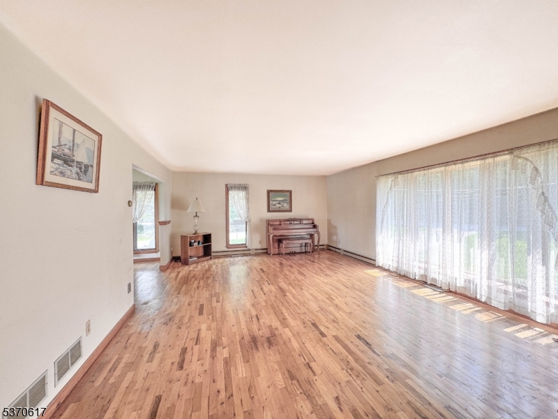 18 Valley Dr