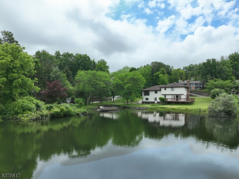18 Valley Dr