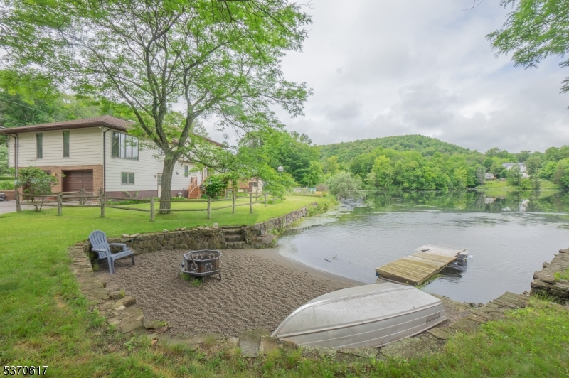 18 Valley Dr