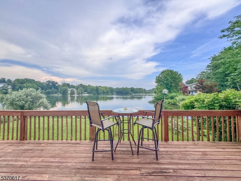 18 Valley Dr