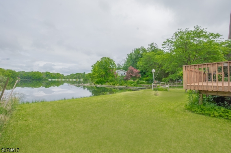 18 Valley Dr