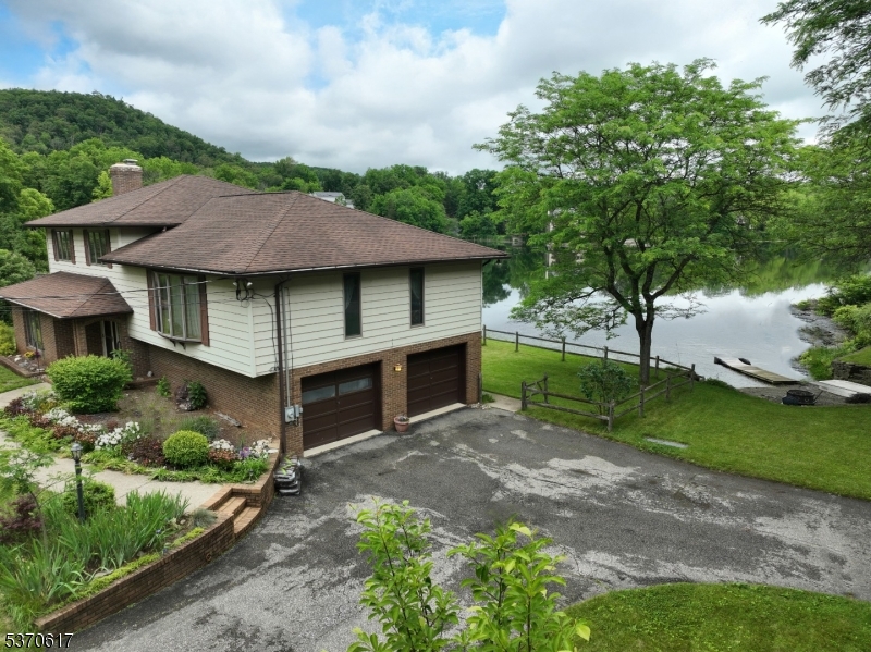 18 Valley Dr