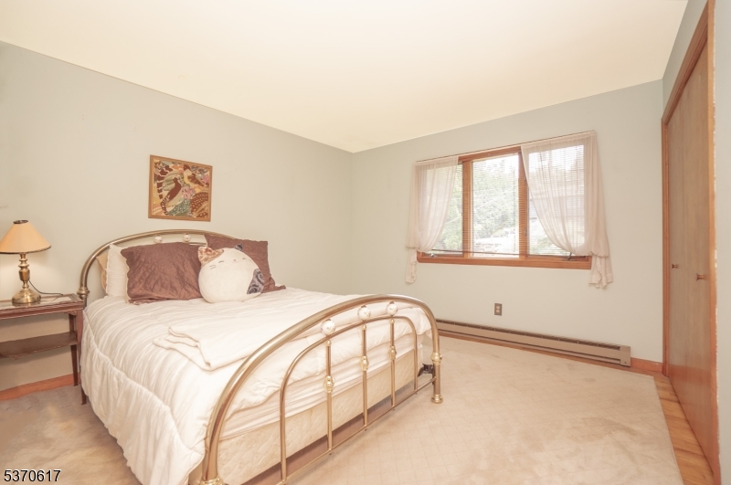 18 Valley Dr