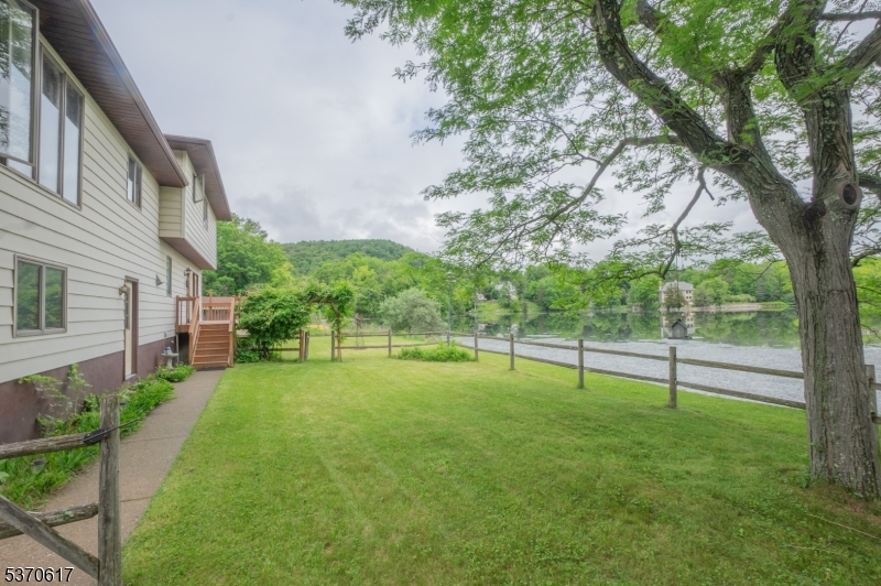 18 Valley Dr