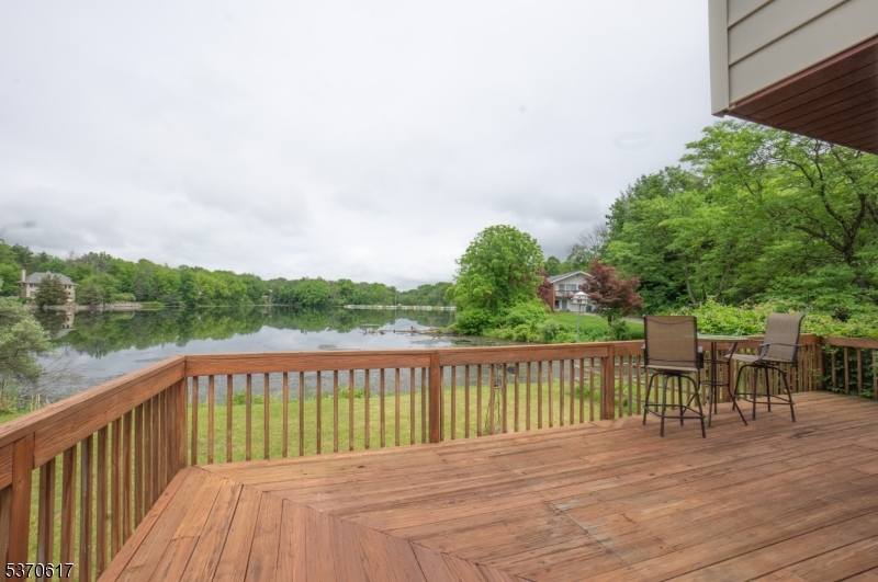 18 Valley Dr
