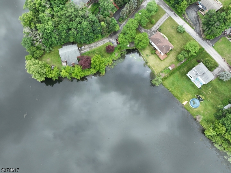 18 Valley Dr
