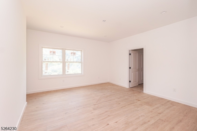 14 Sterling Dr