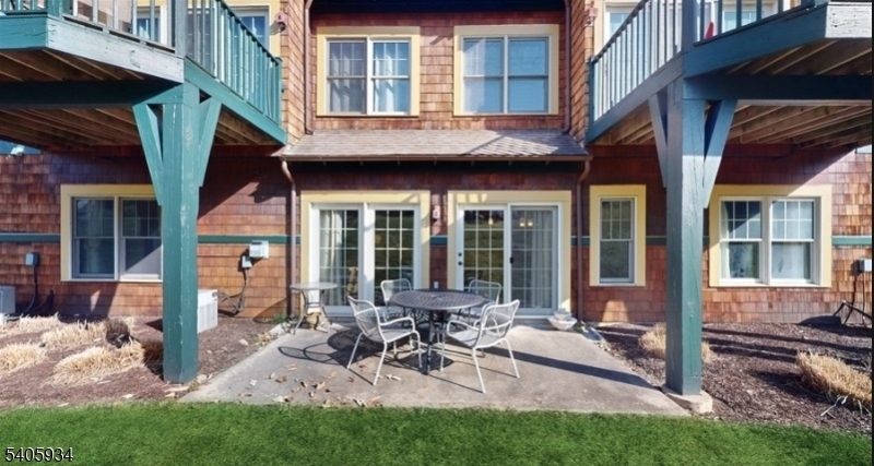 8 Maple Cres Unit 12