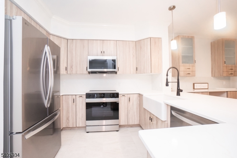 8 Maple Cres Unit 12