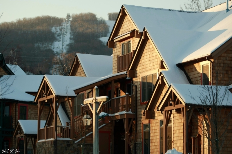 8 Maple Cres Unit 12