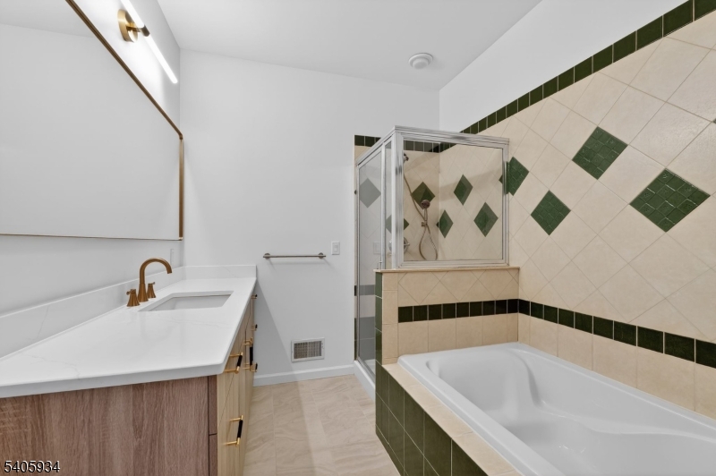 8 Maple Cres Unit 12