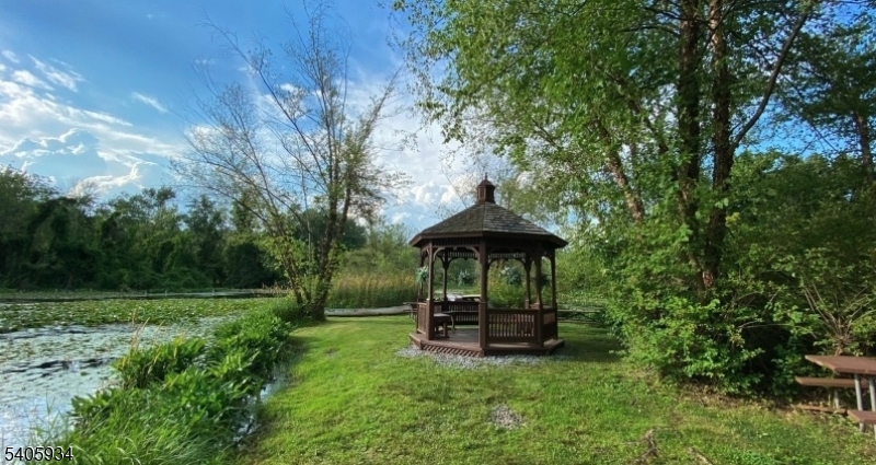 8 Maple Cres Unit 12