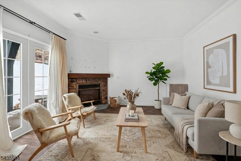 8 Maple Cres Unit 12