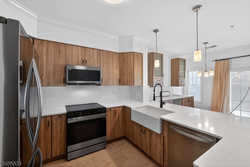 8 Maple Cres Unit 12