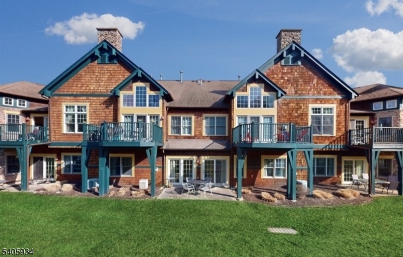 8 Maple Cres Unit 12