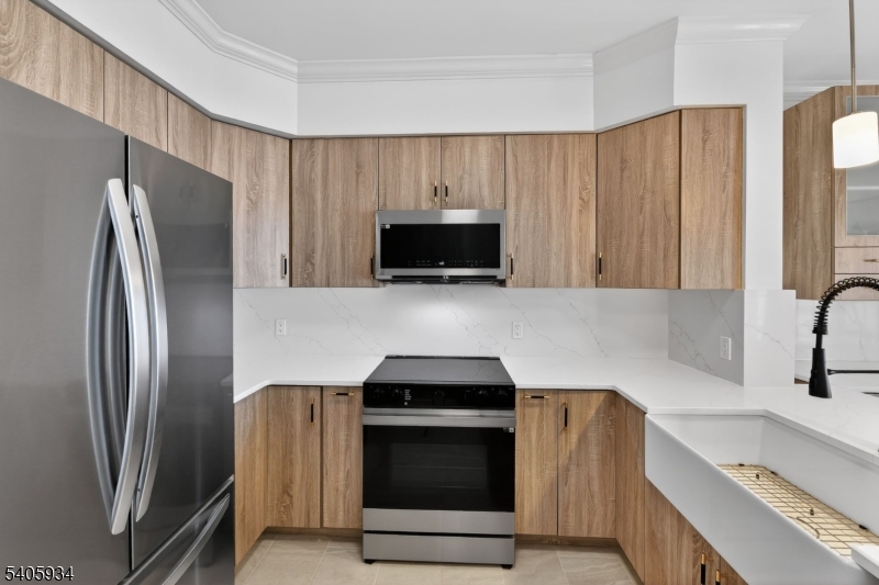 8 Maple Cres Unit 12