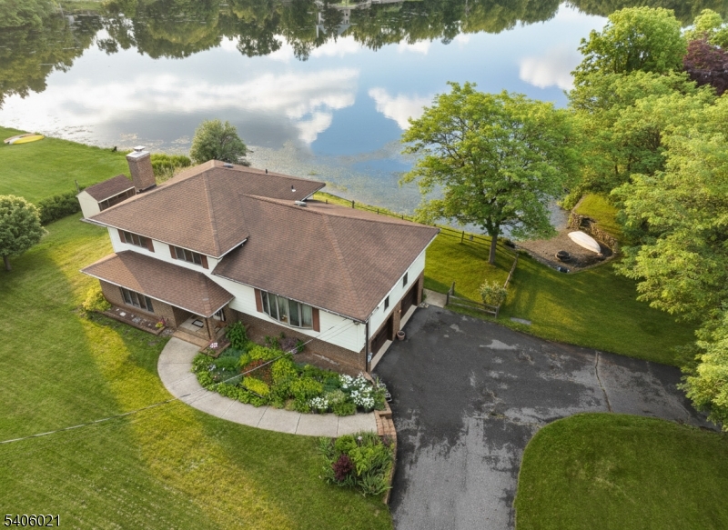 18 Valley Dr W