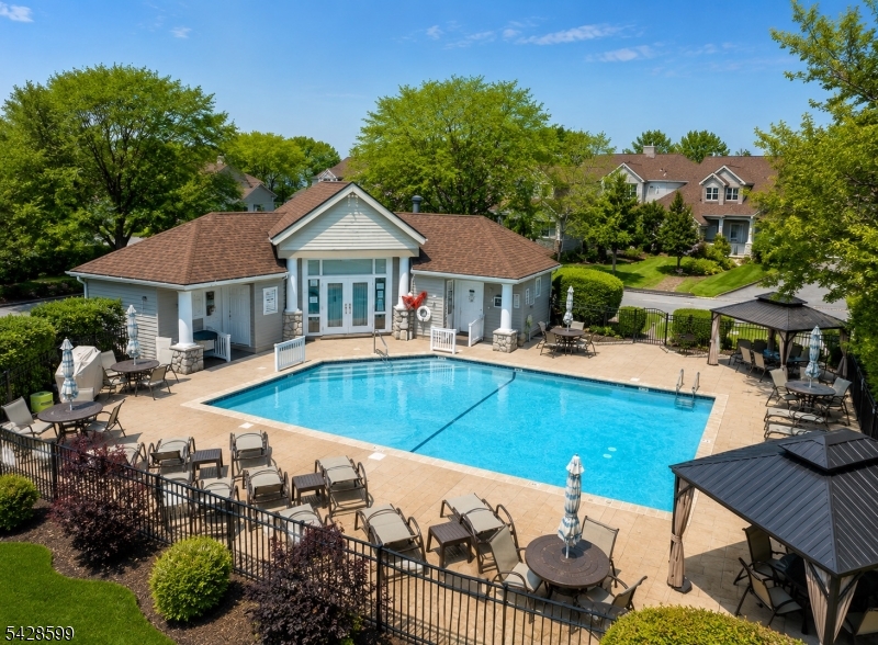 4 Eagles Nest Ln
