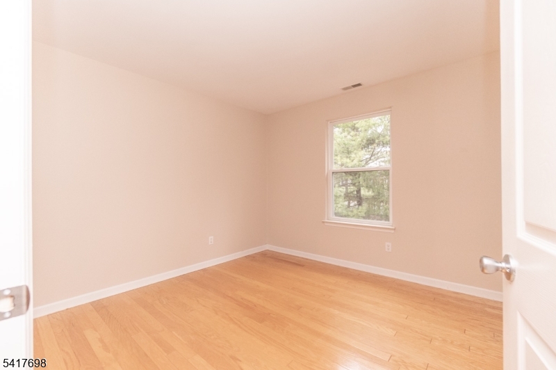 4 Eagles Nest Ln