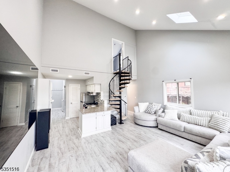 4 Alta Ct