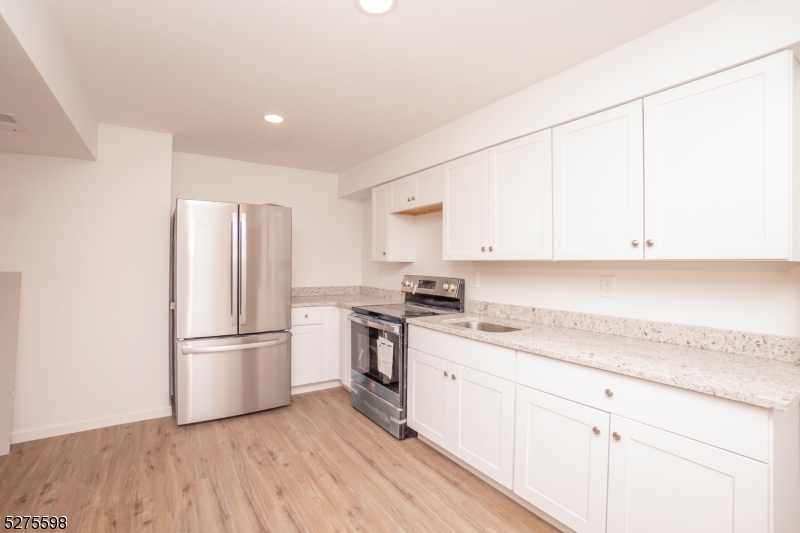 35 Lam Dr
