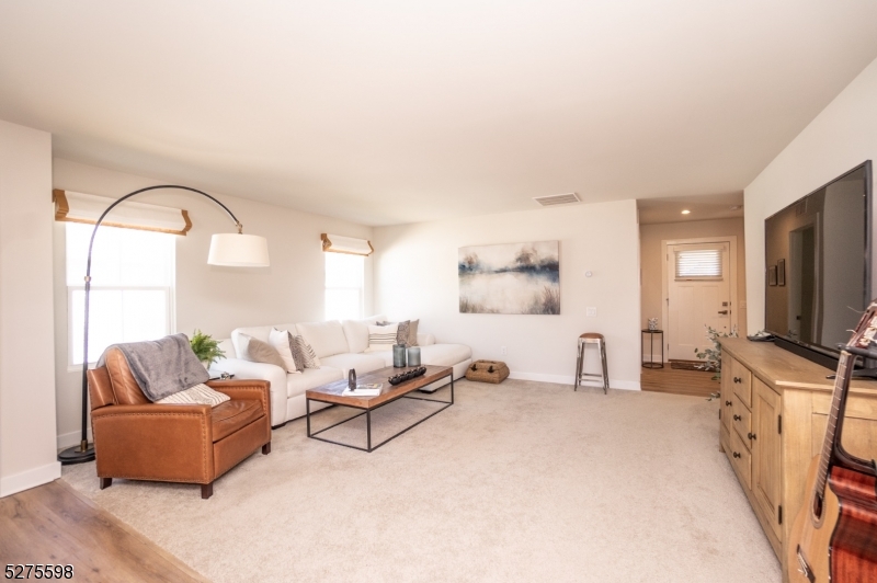 35 Lam Dr