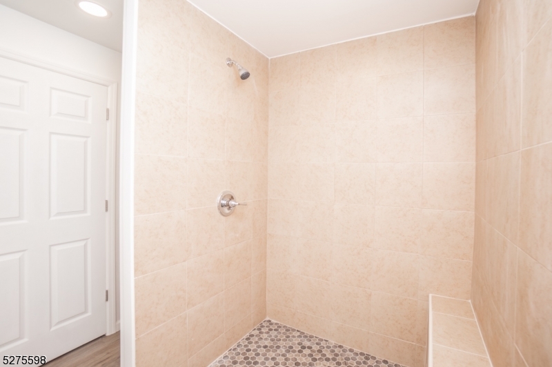 35 Lam Dr