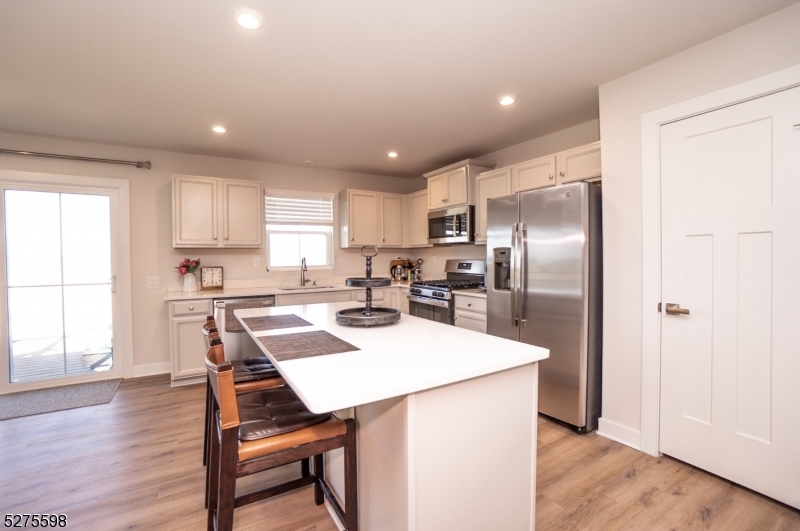 35 Lam Dr