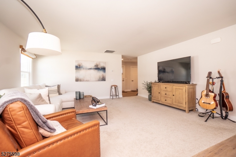 35 Lam Dr