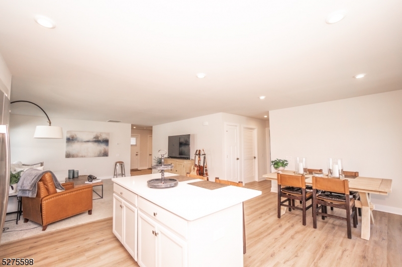 35 Lam Dr