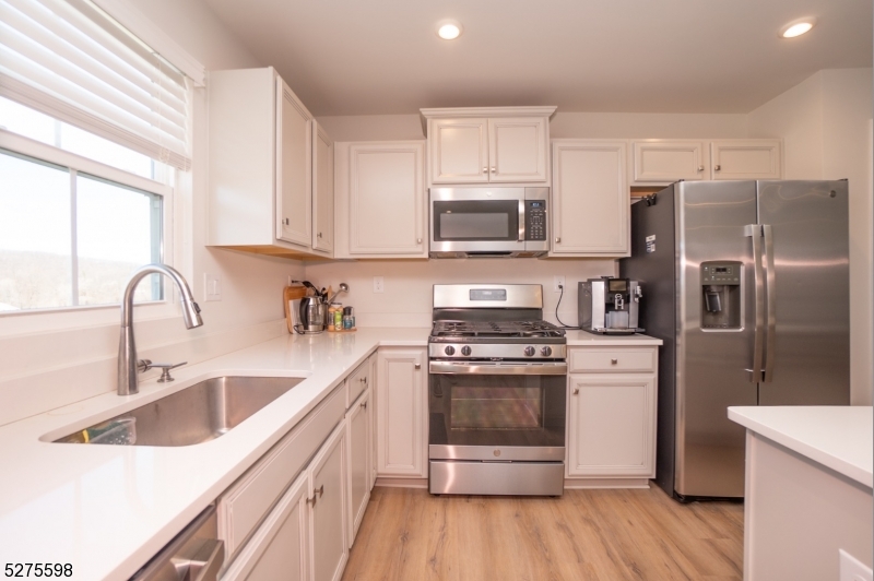 35 Lam Dr