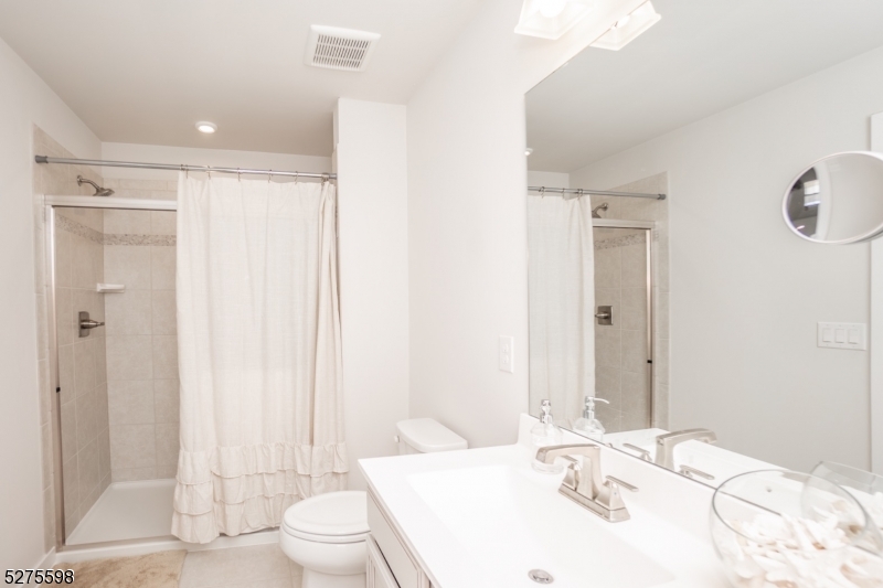 35 Lam Dr
