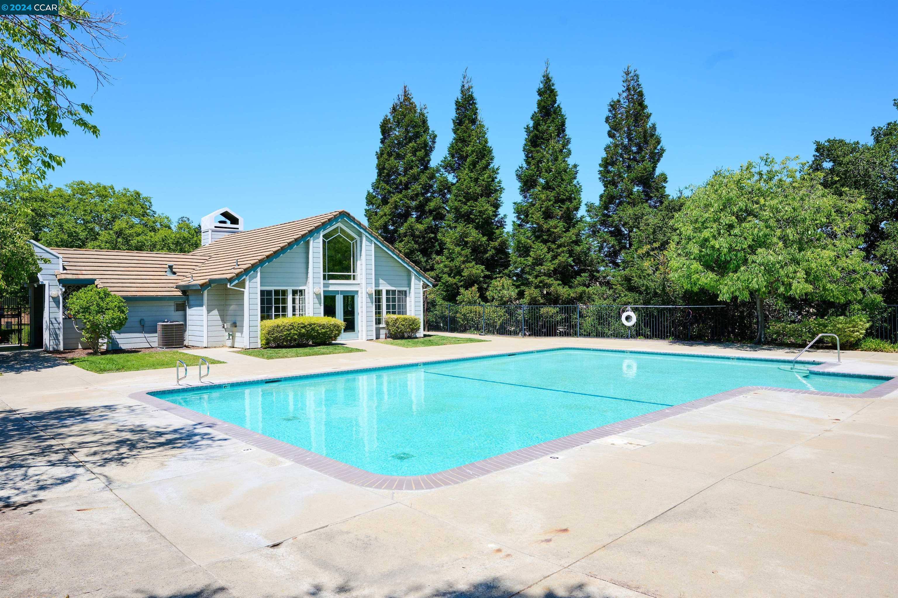 1026 Pinehurst Ct