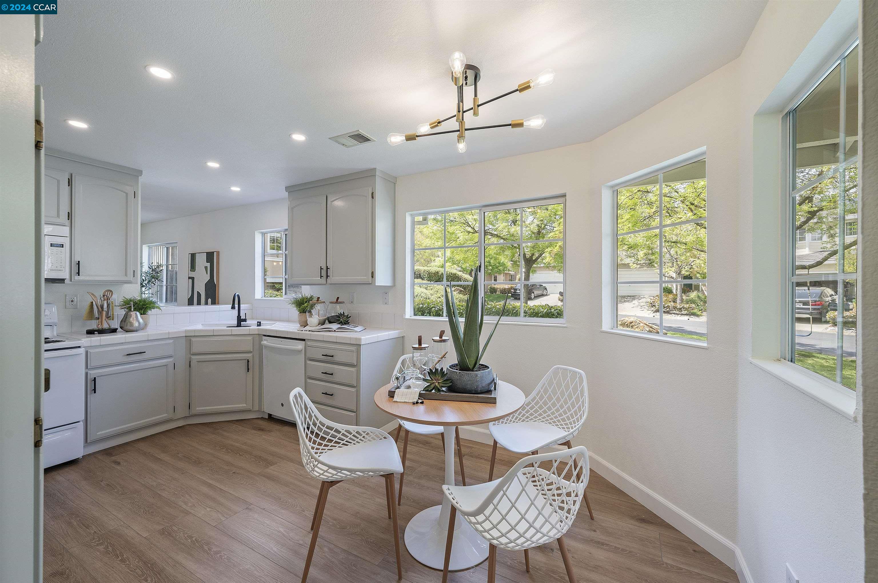 1026 Pinehurst Ct