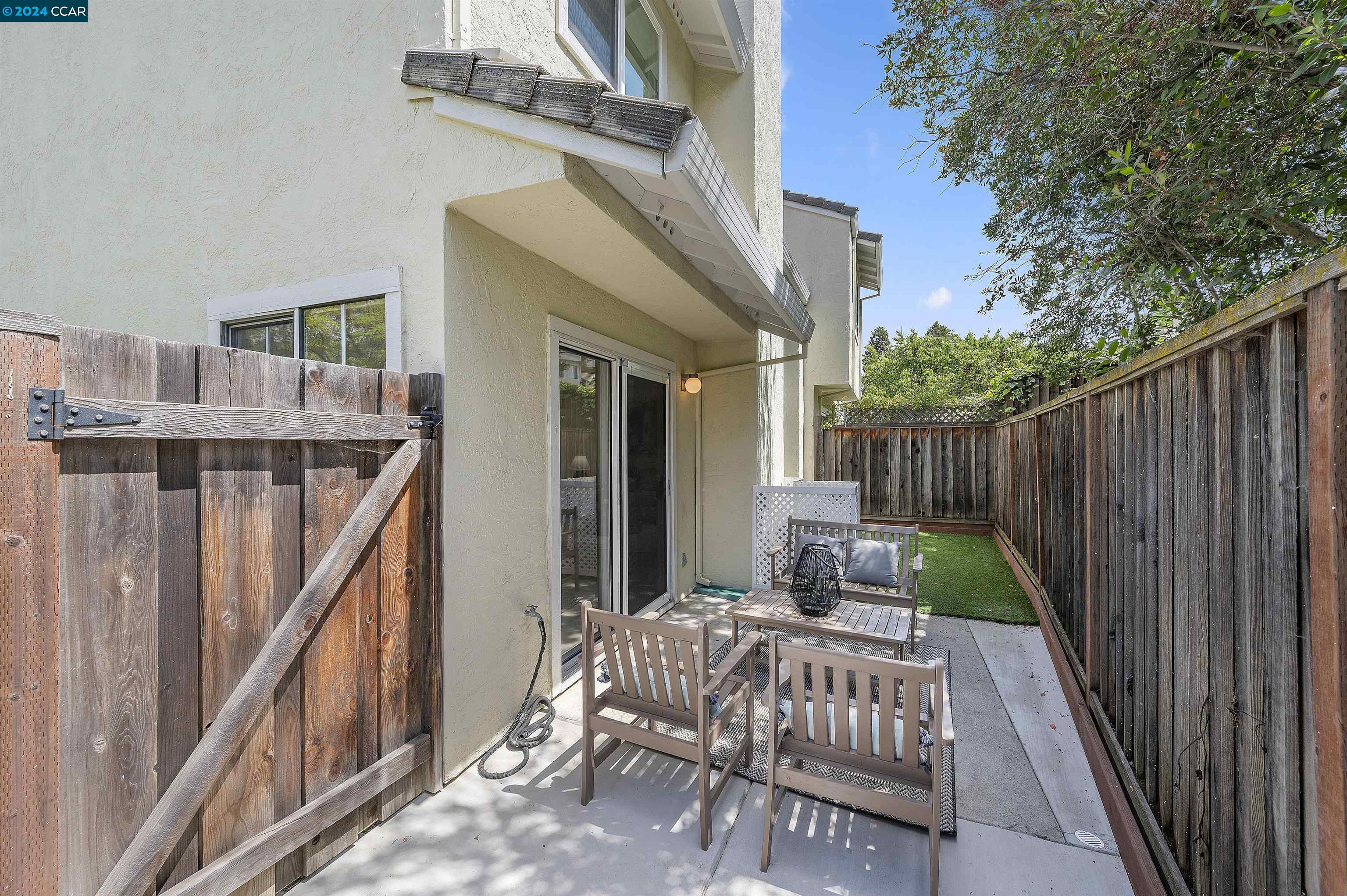 1026 Pinehurst Ct