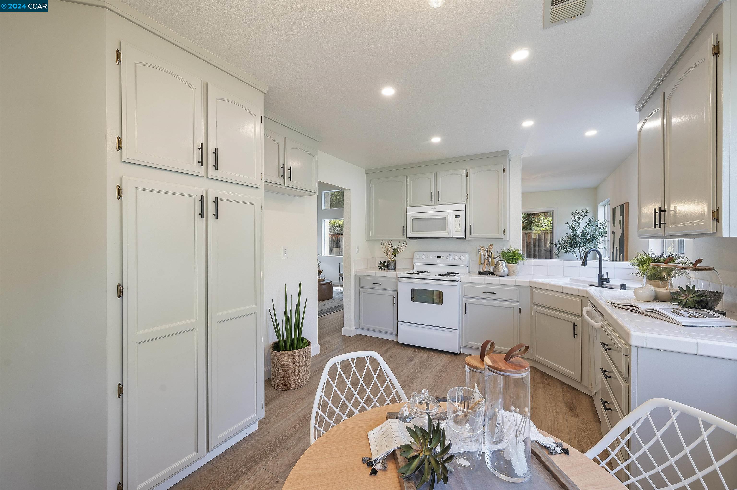 1026 Pinehurst Ct