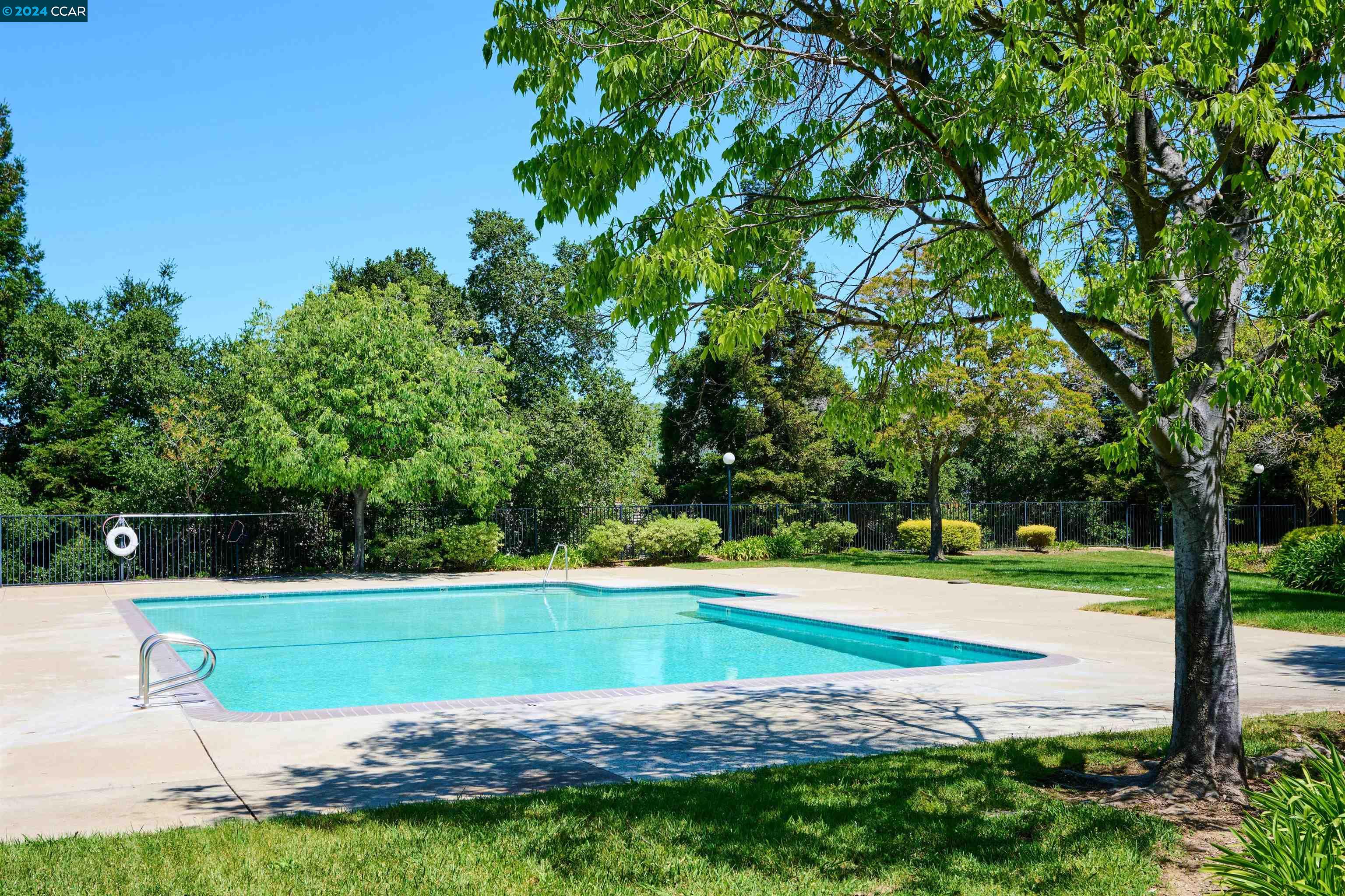 1026 Pinehurst Ct