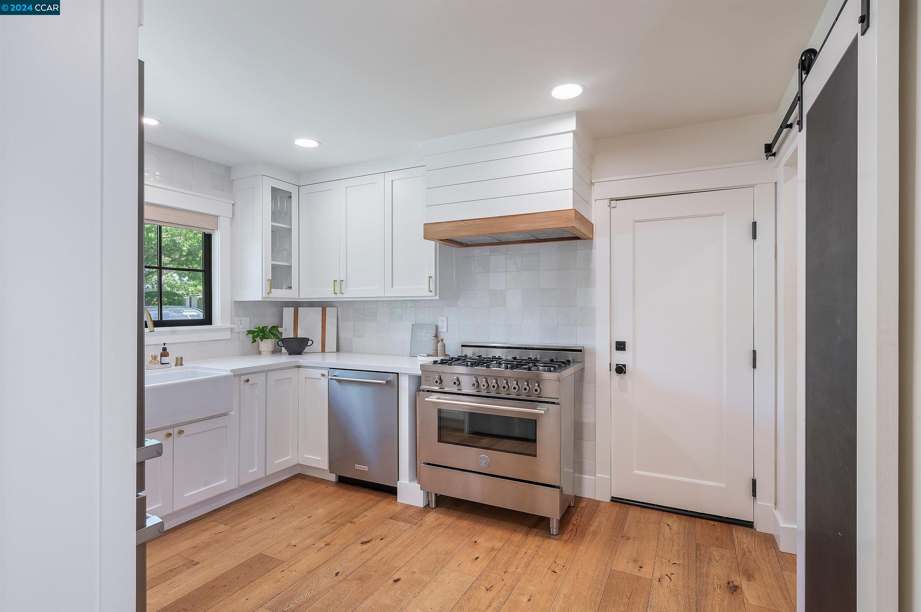 301 Sunset Rd