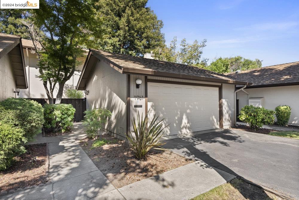 1961 Countrywood Ct