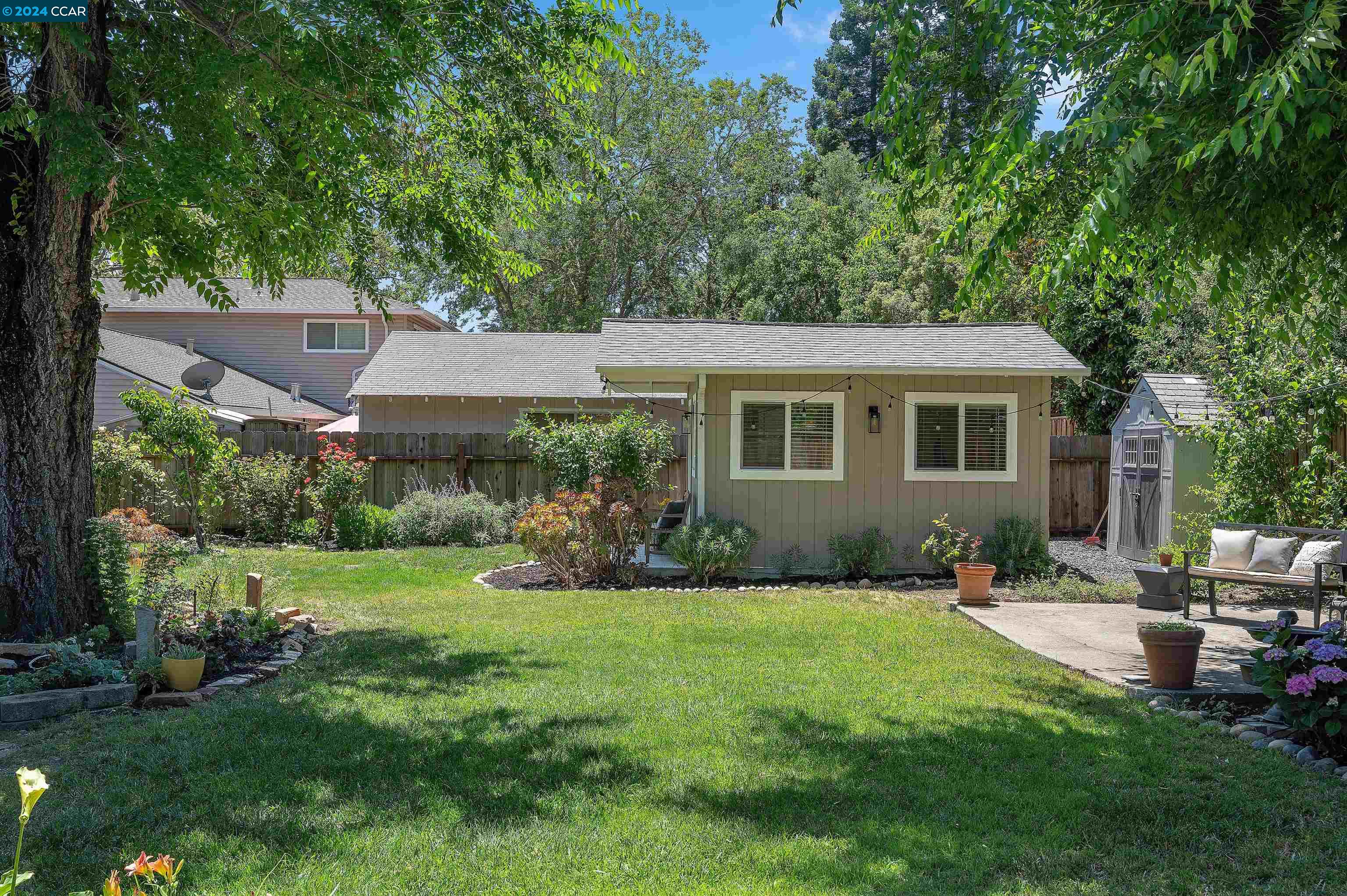 1918 Rose Ln
