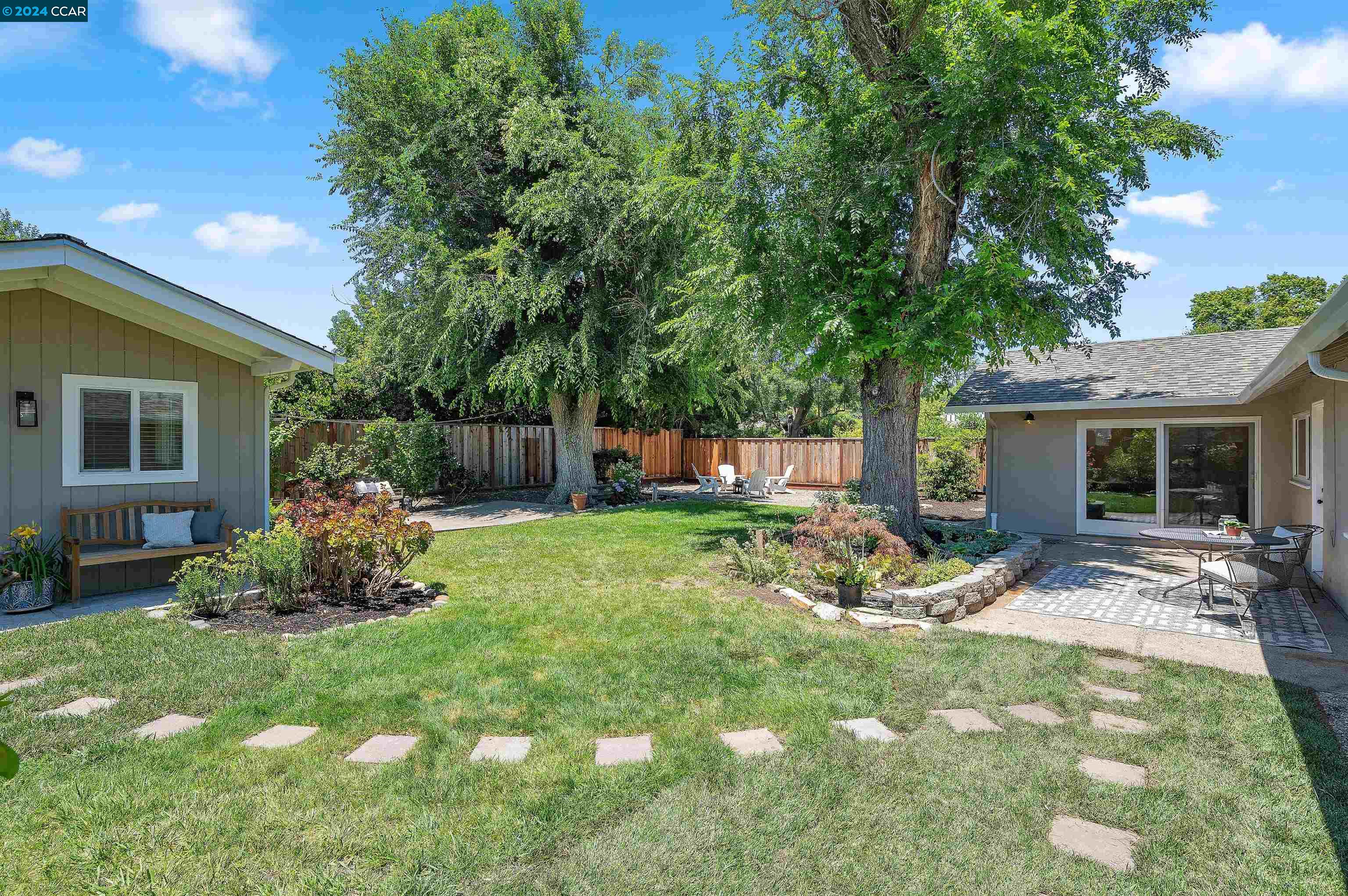 1918 Rose Ln