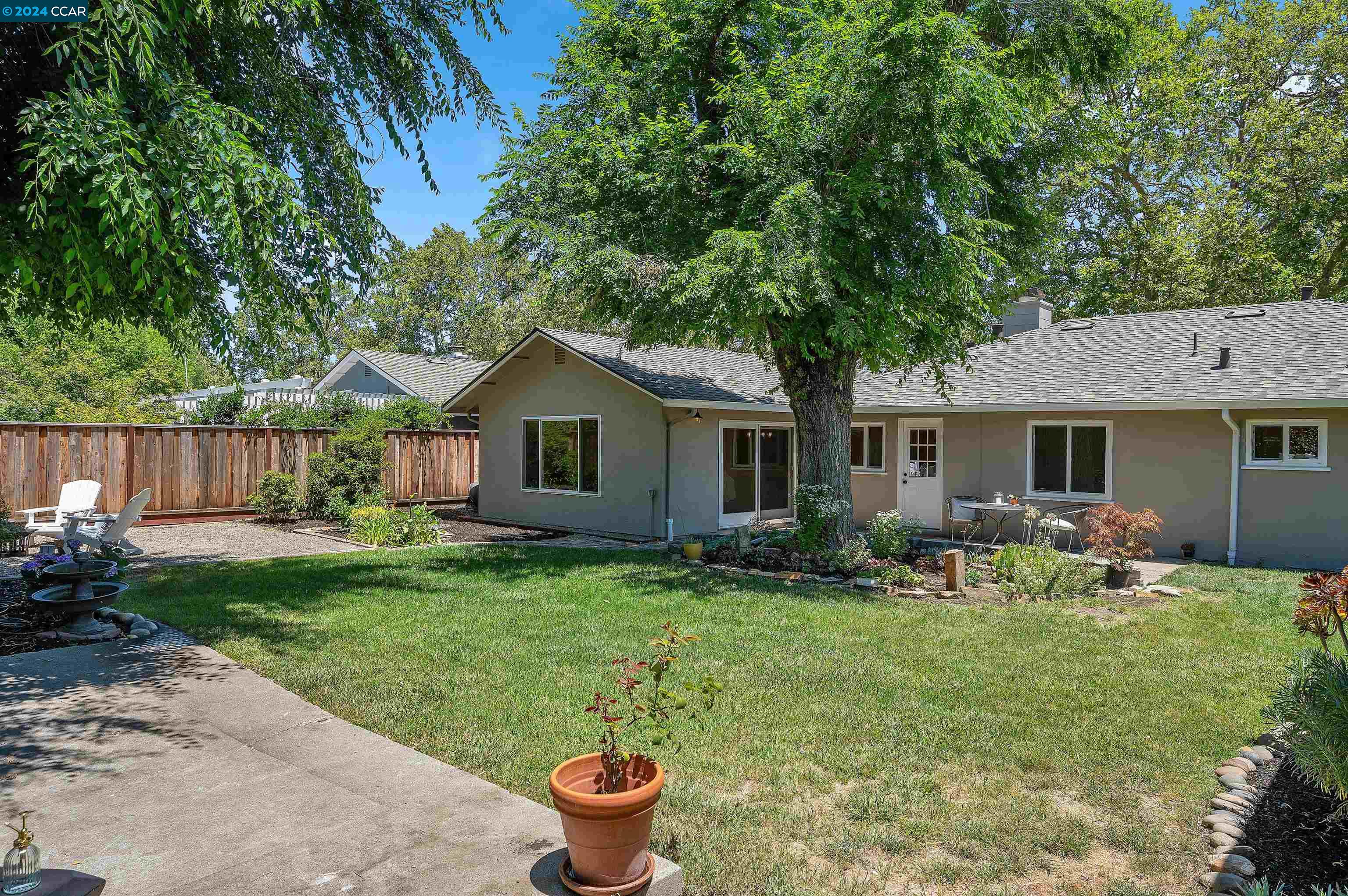 1918 Rose Ln