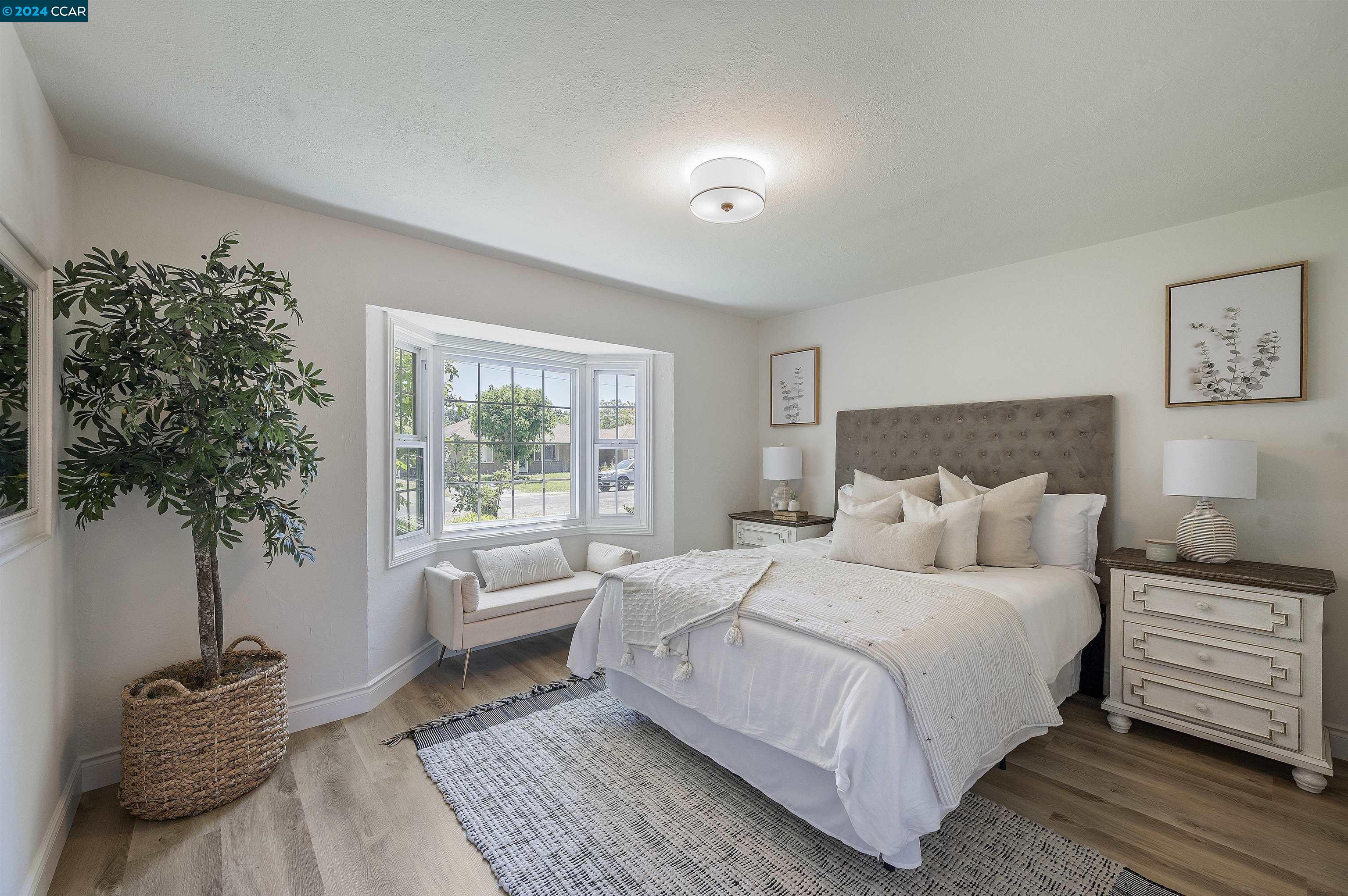 1918 Rose Ln