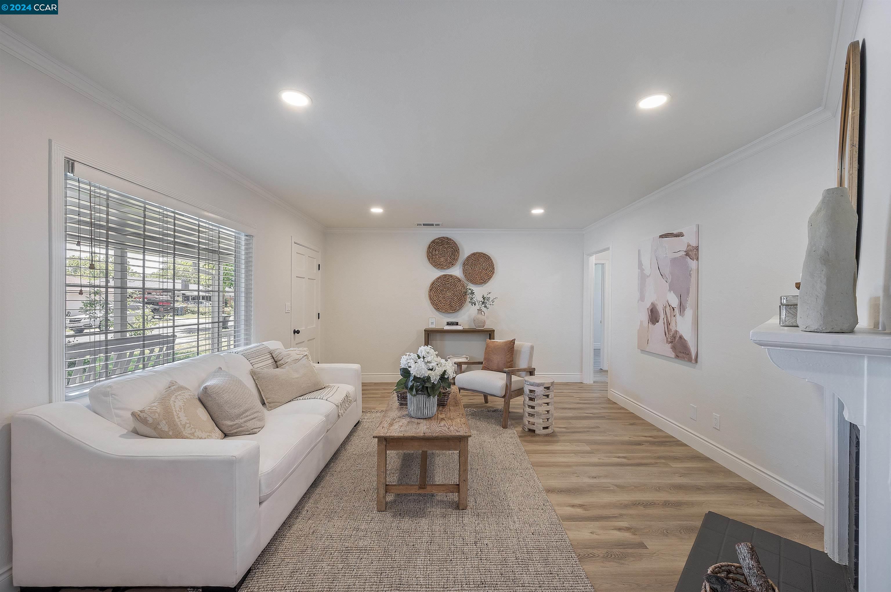 1918 Rose Ln