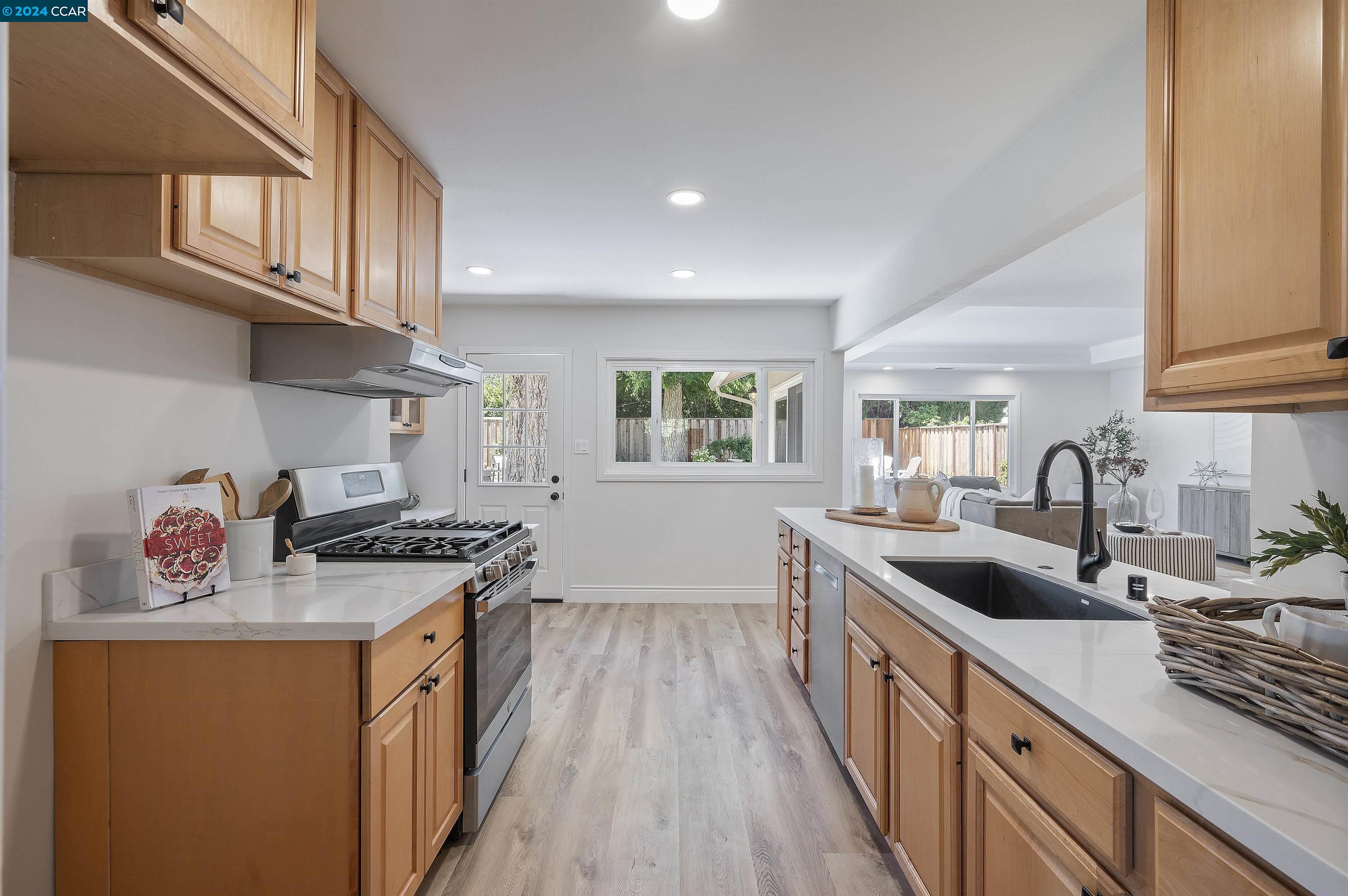 1918 Rose Ln