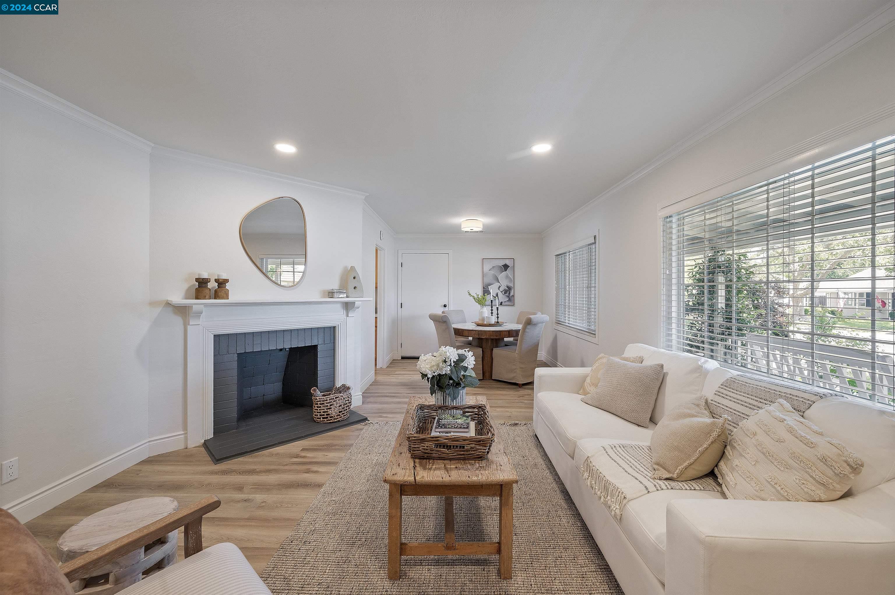 1918 Rose Ln