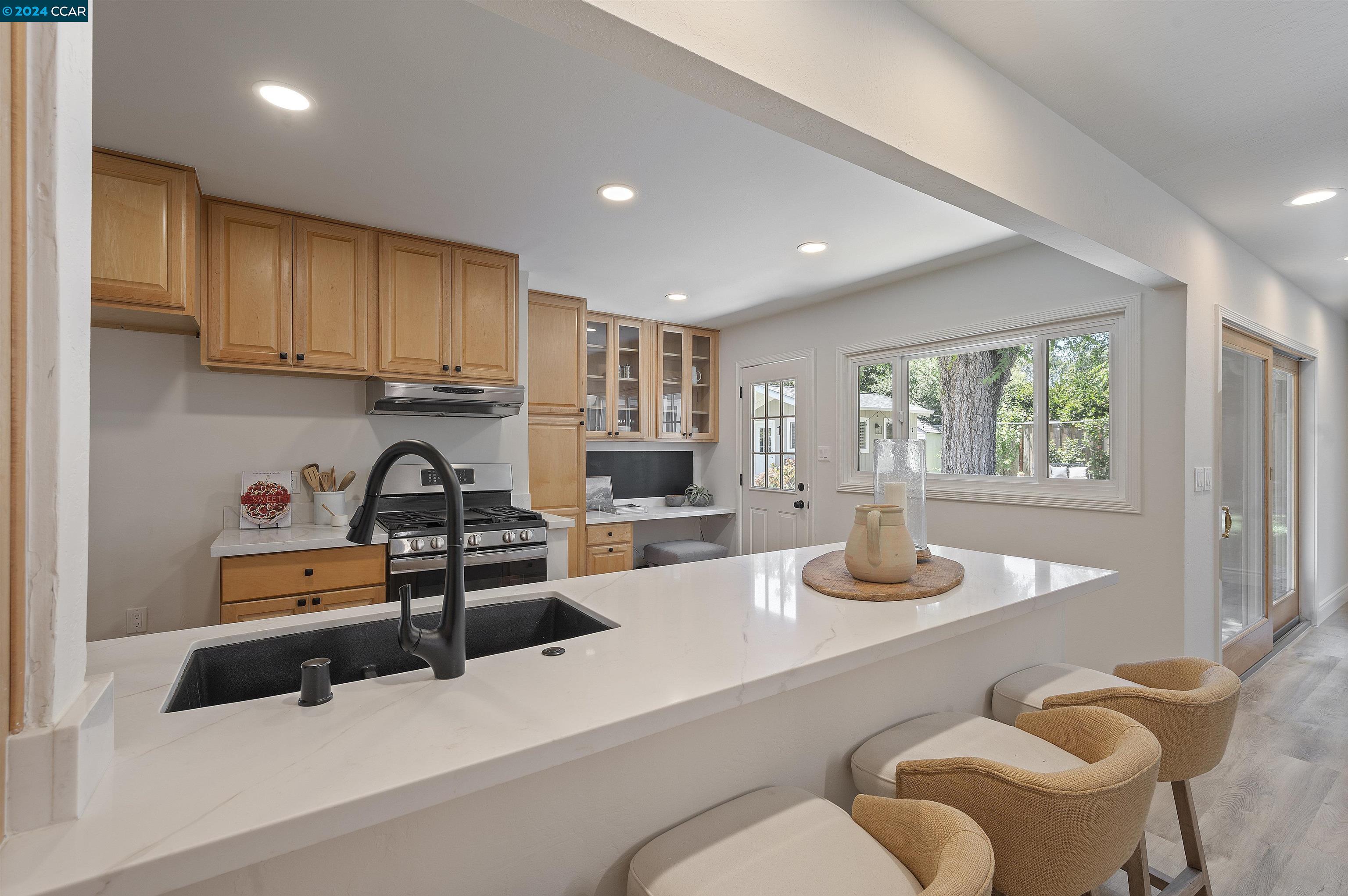1918 Rose Ln