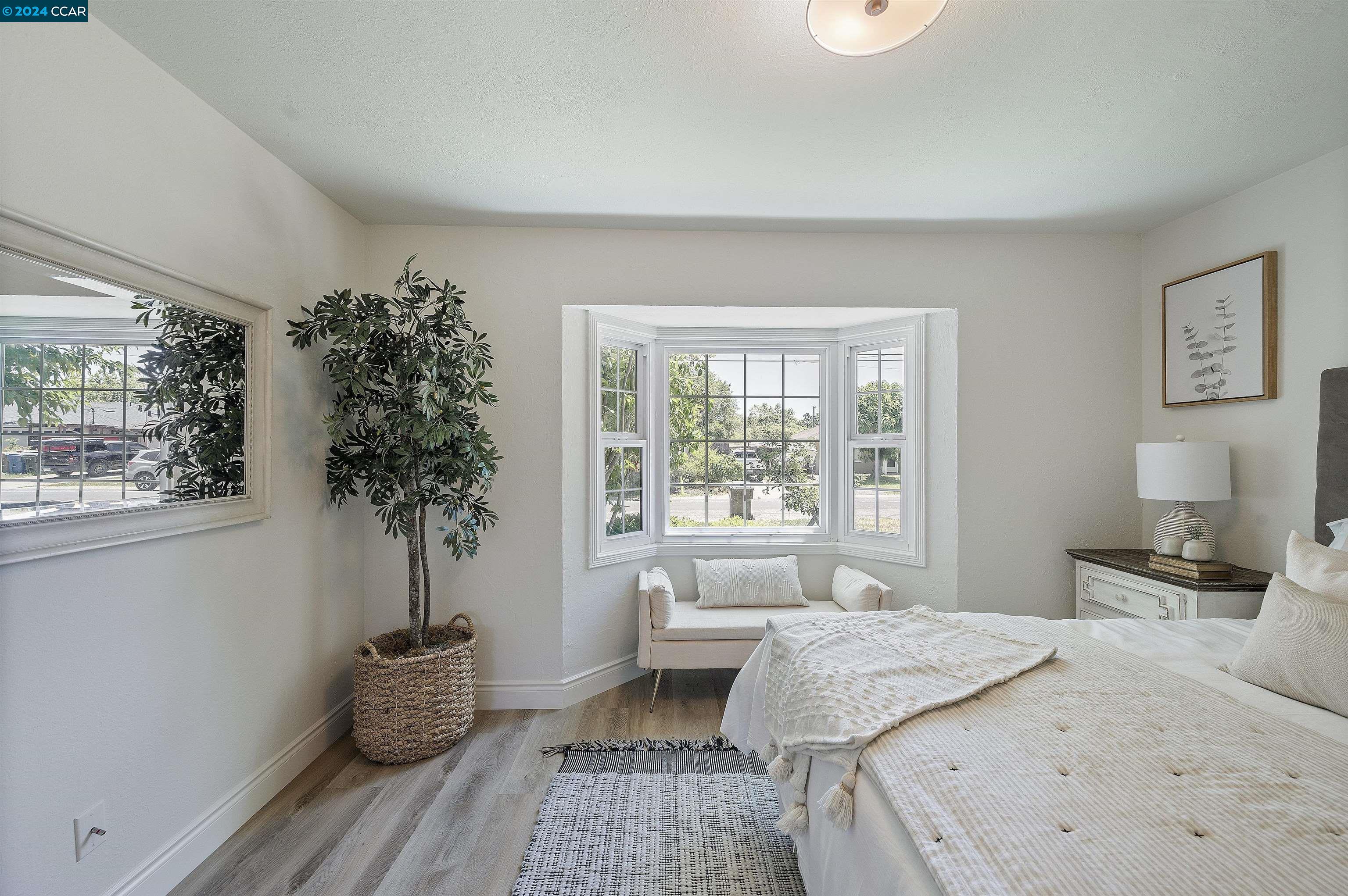 1918 Rose Ln
