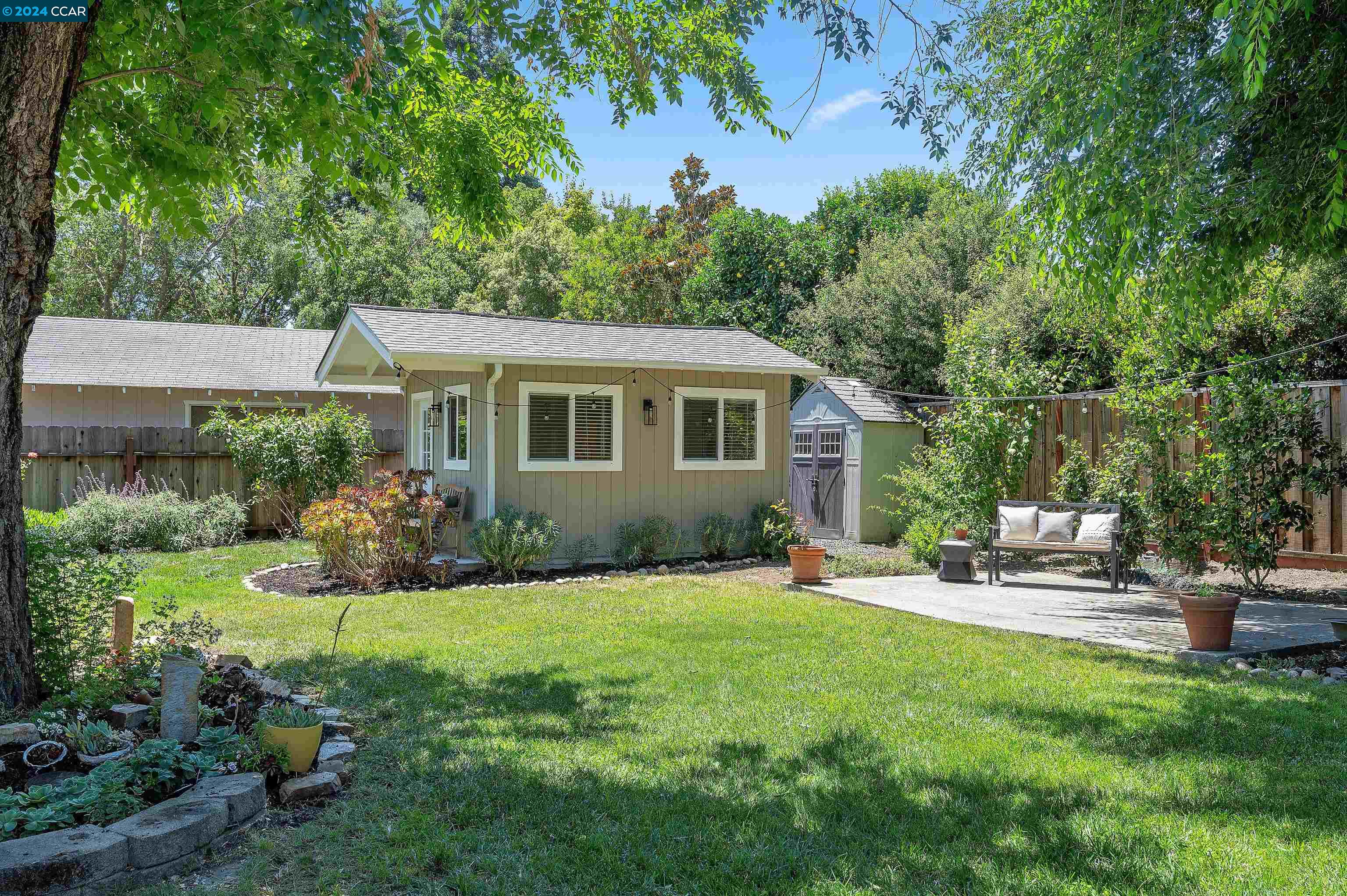1918 Rose Ln
