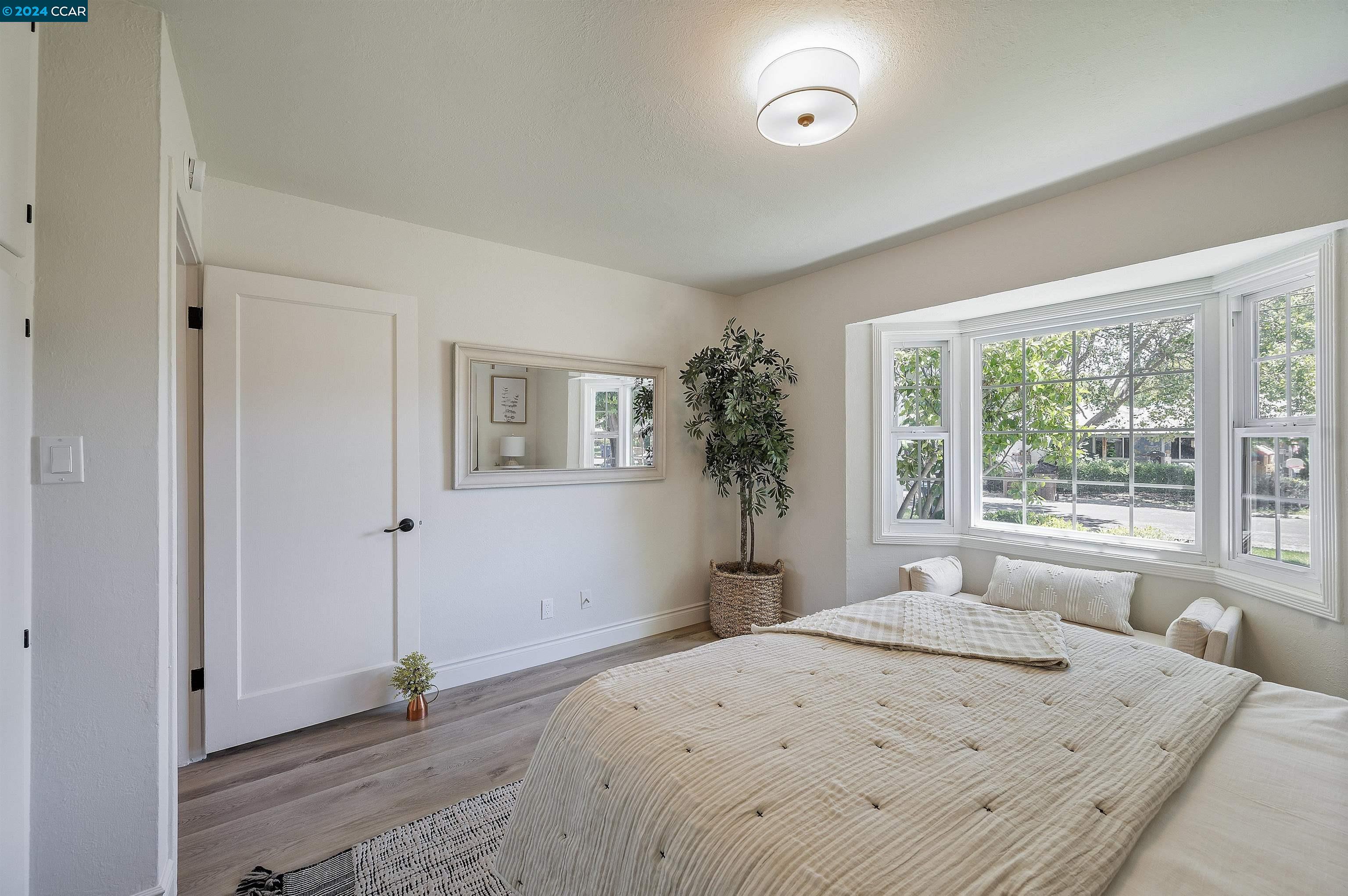 1918 Rose Ln